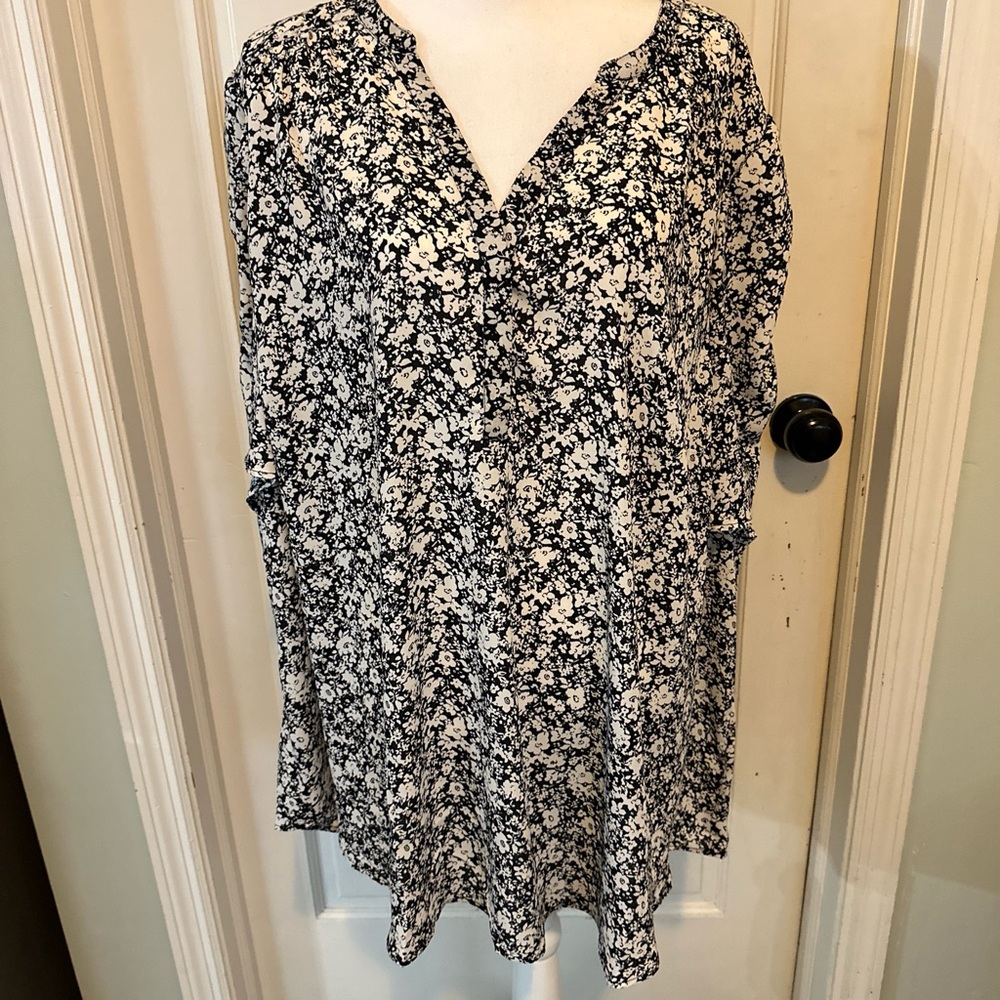 Torrid‎ NWT Harper Georgette Ruched ShortSleeve Blouse Rorschach Floral Size 5X - Picture 4 of 14